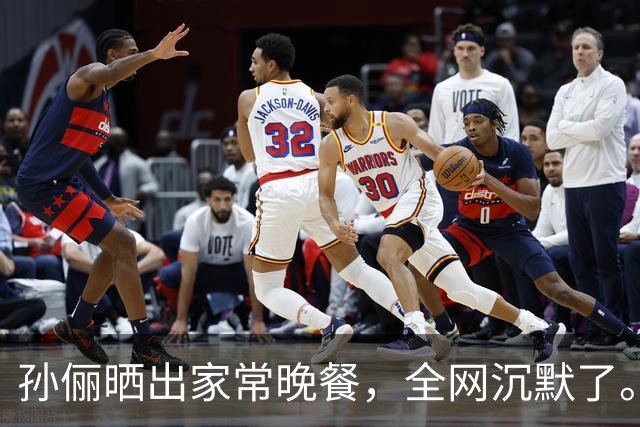 孙俪晒出家常晚餐，全网沉默了。你敢信吗？孙俪家的晚饭就是桌上这几盘菜，有人说明星这是作秀，有人说这才是真会过日子。